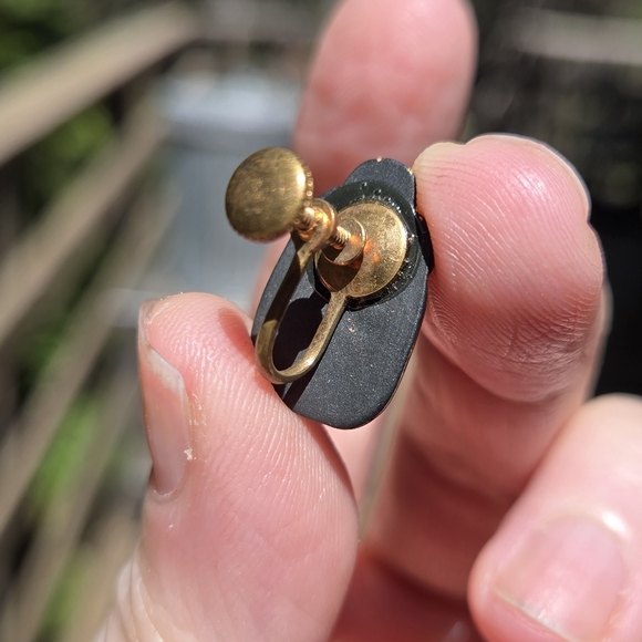 Black Porcelian & Gold Scarab Screw On Vintage Earrings - Picture 6 of 7